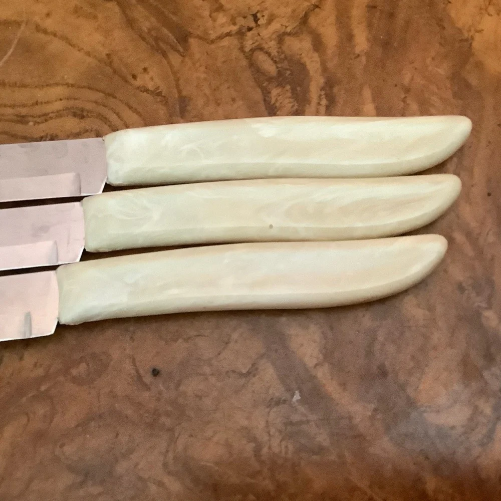 Vintage QUIKUT Stainless Steele 8.75” Steak Knives Ivory Plastic Handle Lot of 3